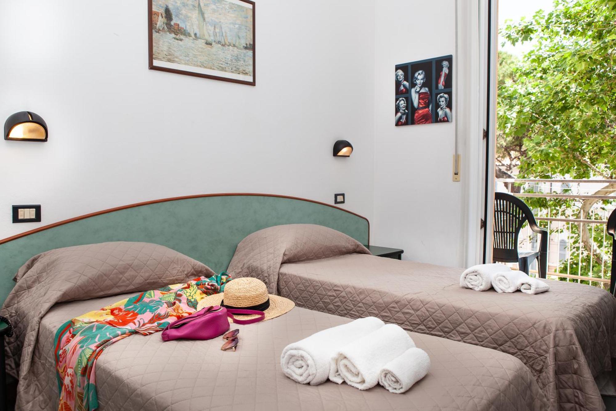 Hotel La Torretta Bramante リミニ エクステリア 写真